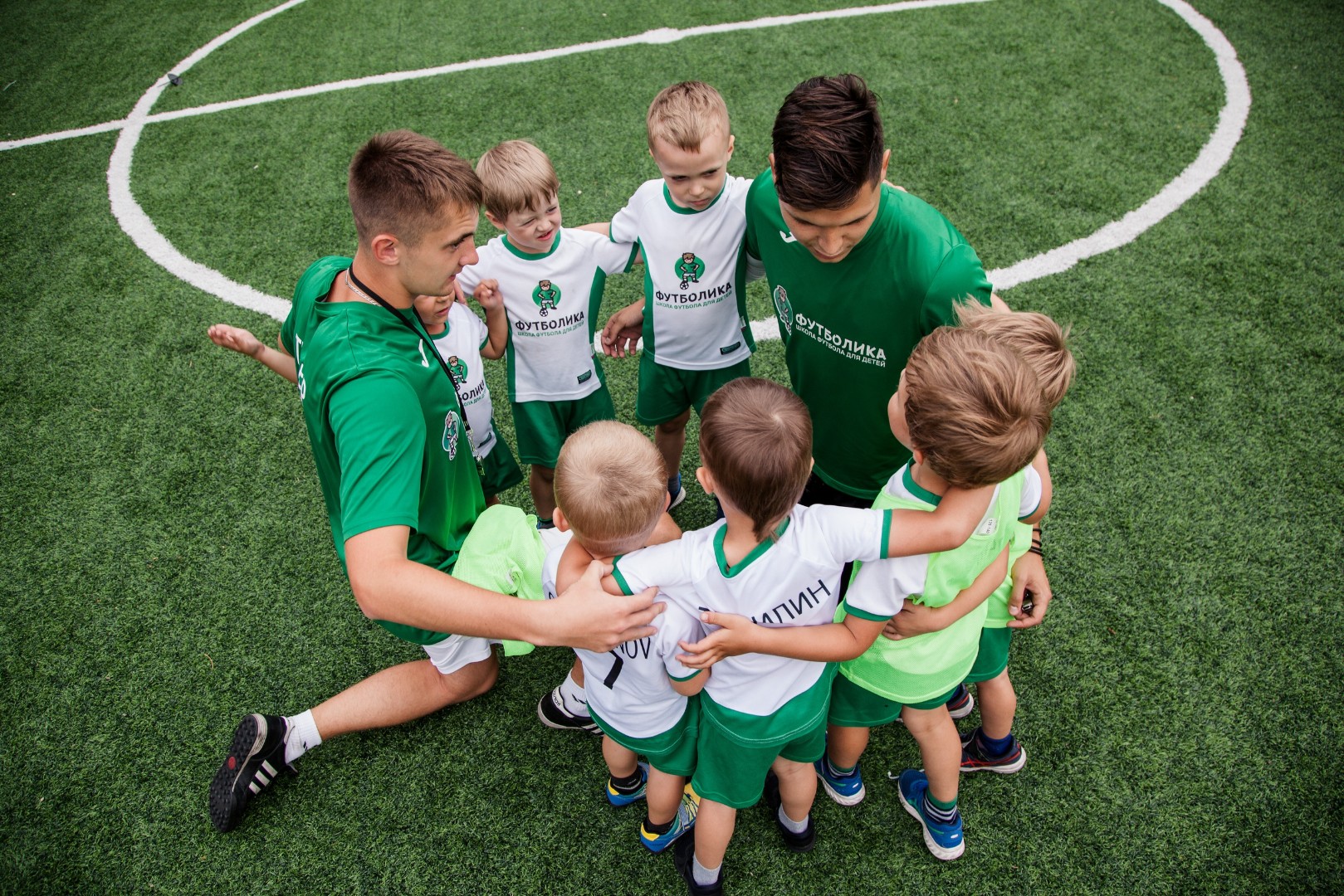 Schools football. Футболика школа футбола бутылочки для воды. Записаться на футбольную школу Замалек.